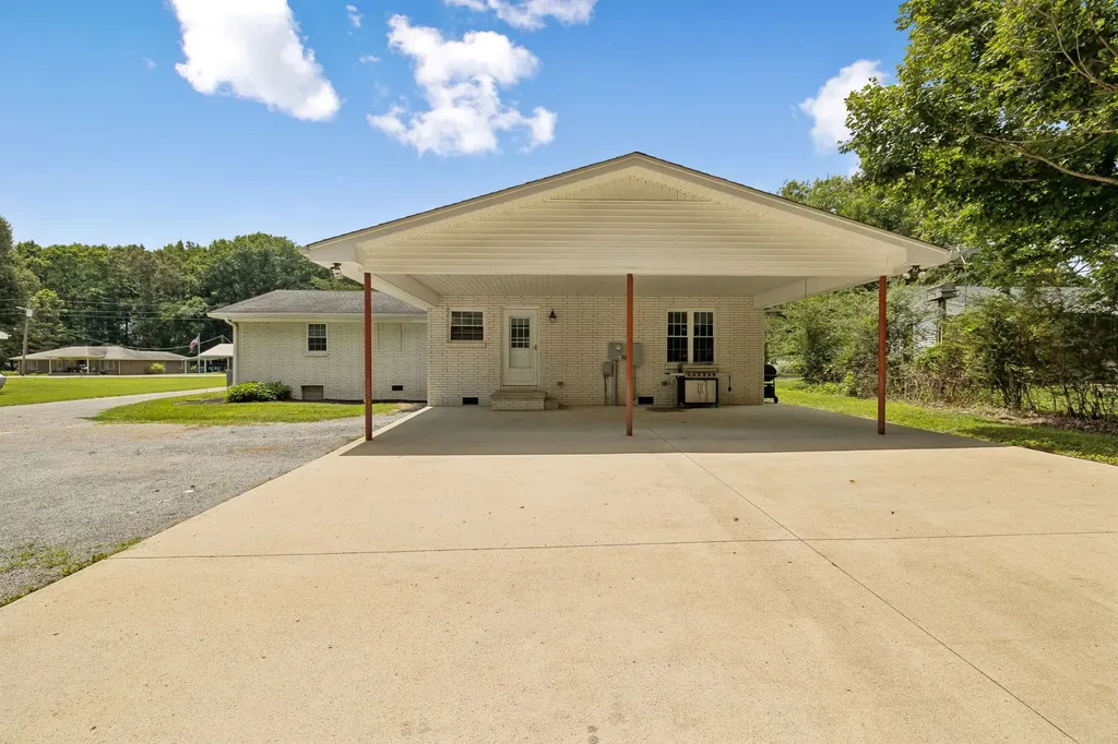 516 Crestwood Drive Lafayette TN 37083