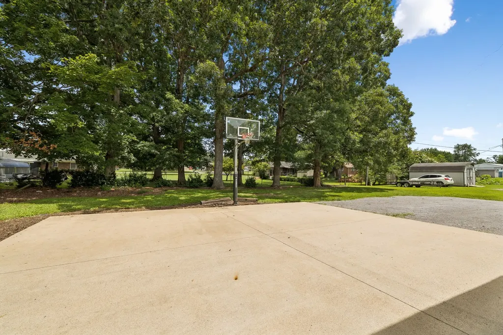516 Crestwood Drive Lafayette TN 37083