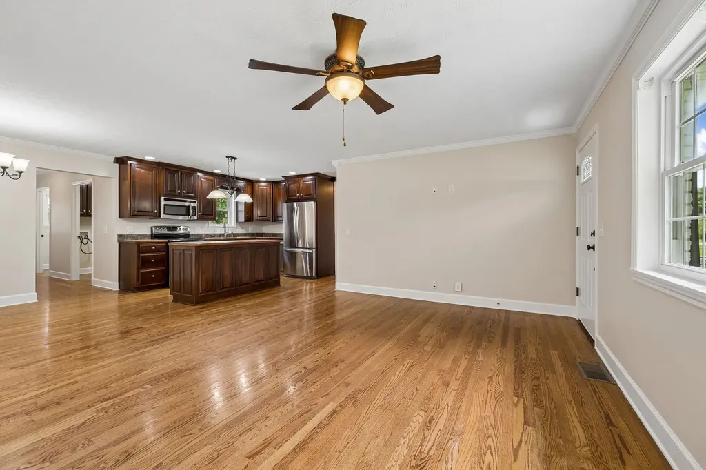 516 Crestwood Drive Lafayette TN 37083