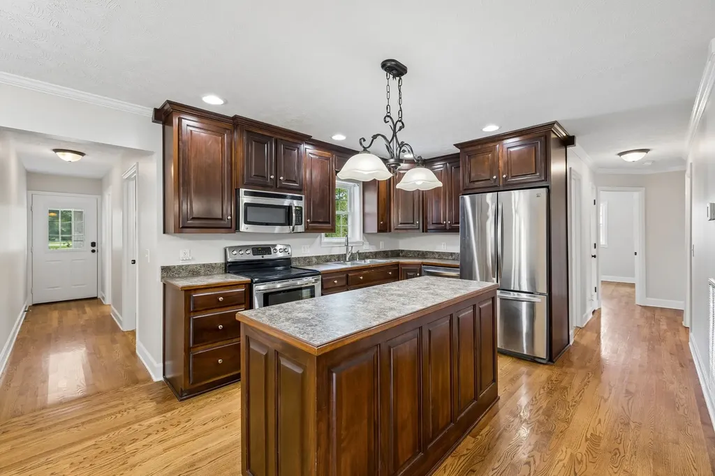 516 Crestwood Drive Lafayette TN 37083