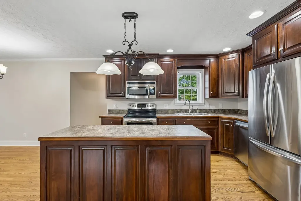 516 Crestwood Drive Lafayette TN 37083
