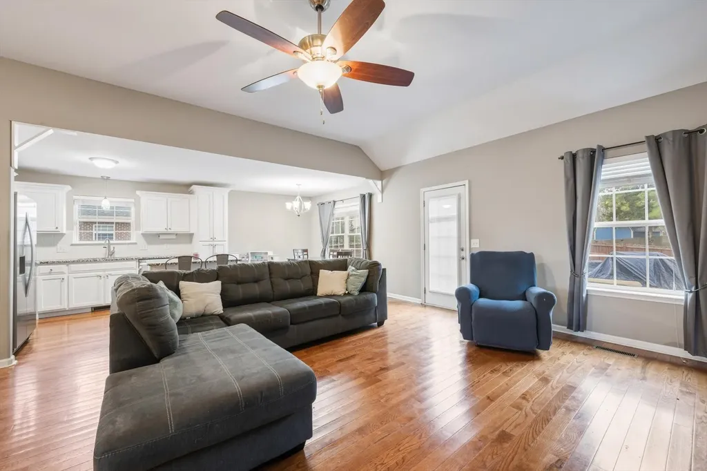 406 Hobbs Drive White House TN 37188