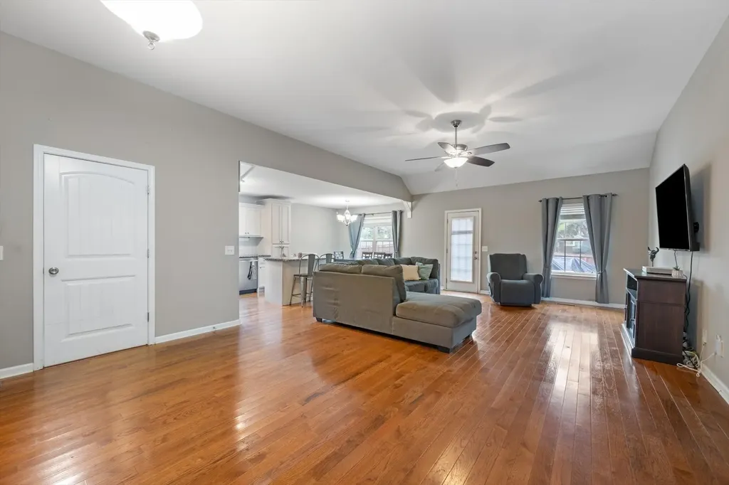 406 Hobbs Drive White House TN 37188