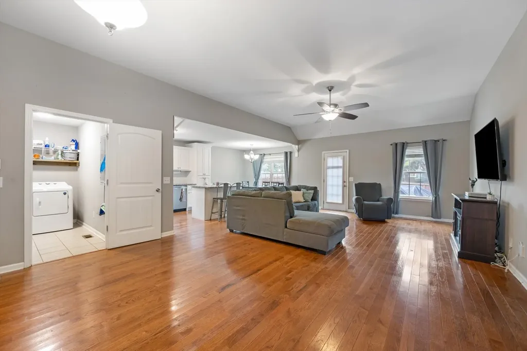 406 Hobbs Drive White House TN 37188