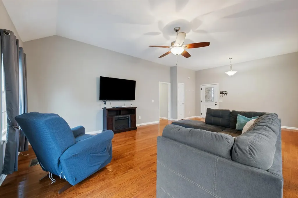 406 Hobbs Drive White House TN 37188