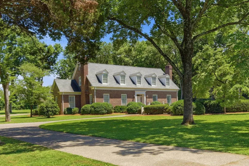 1030 Chancery Ln, S Nashville TN 37215