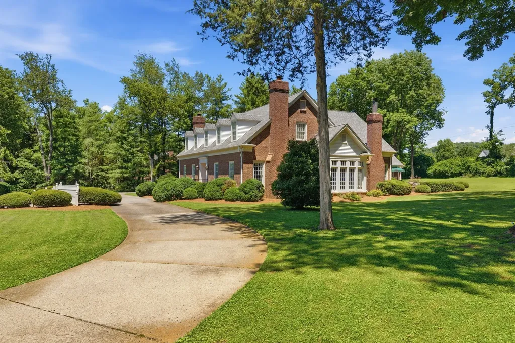 1030 Chancery Ln, S Nashville TN 37215