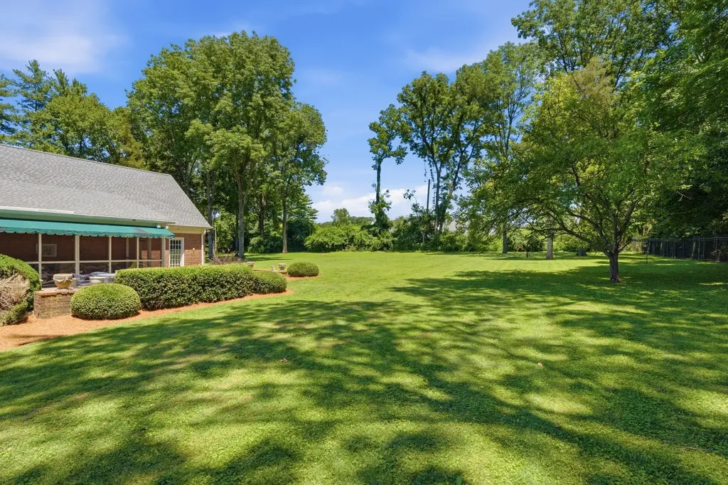 1030 Chancery Ln, S Nashville TN 37215