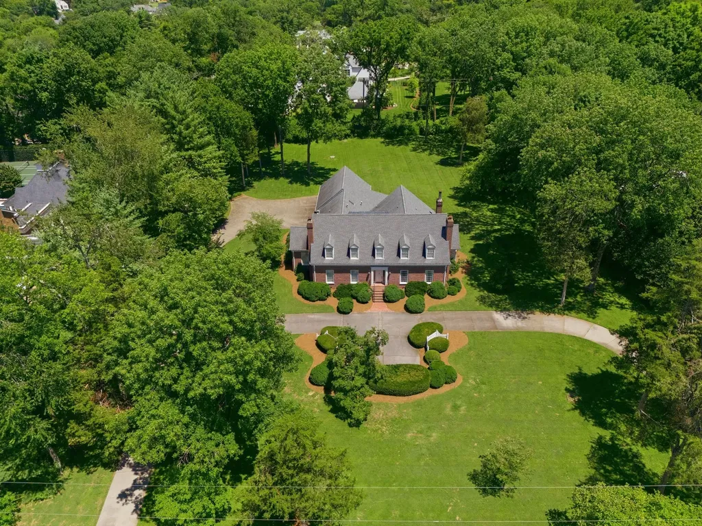 1030 Chancery Ln, S Nashville TN 37215