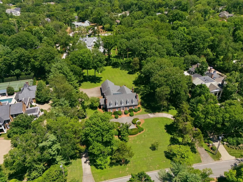 1030 Chancery Ln, S Nashville TN 37215