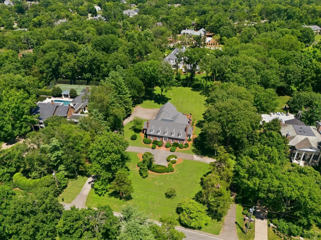 1030 Chancery Ln, S Nashville TN 37215