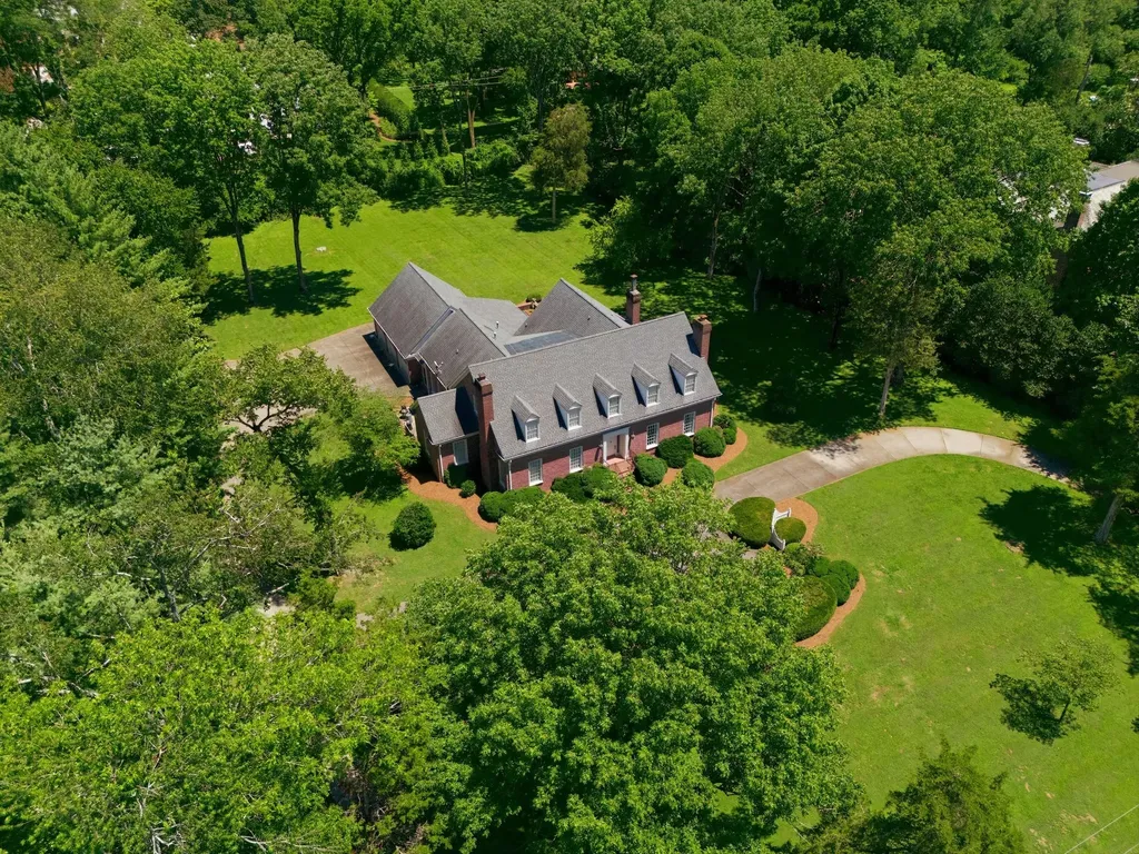 1030 Chancery Ln, S Nashville TN 37215