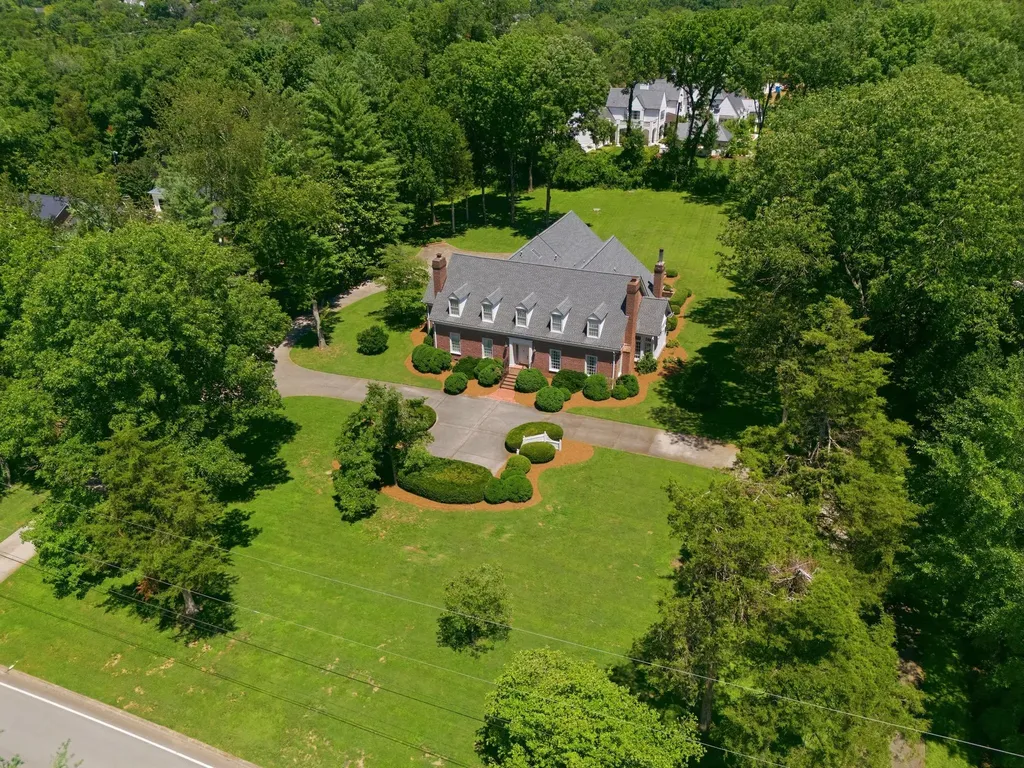 1030 Chancery Ln, S Nashville TN 37215
