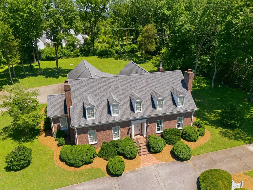 1030 Chancery Ln, S Nashville TN 37215