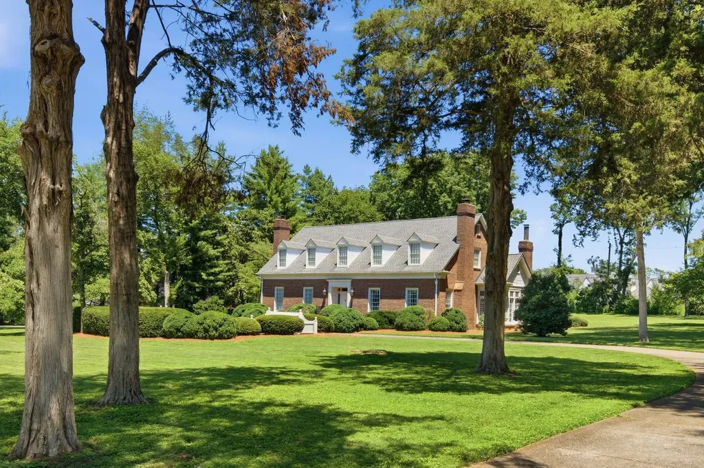 1030 Chancery Ln, S Nashville TN 37215