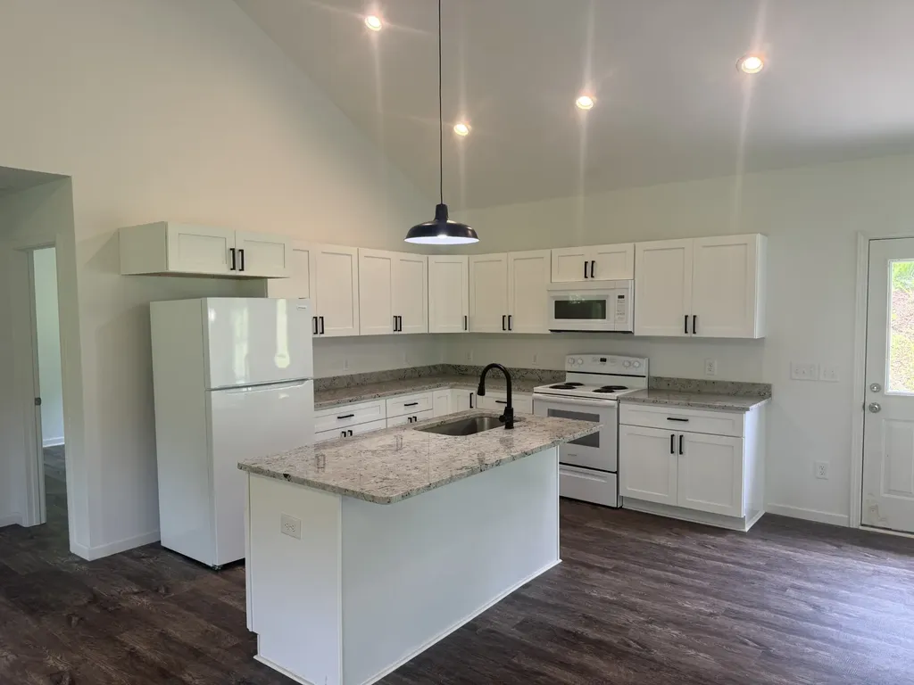 2075 Collier Road Lewisburg TN 37091