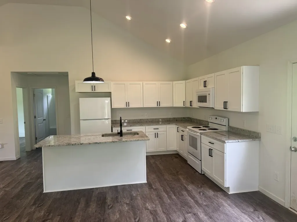 2075 Collier Road Lewisburg TN 37091