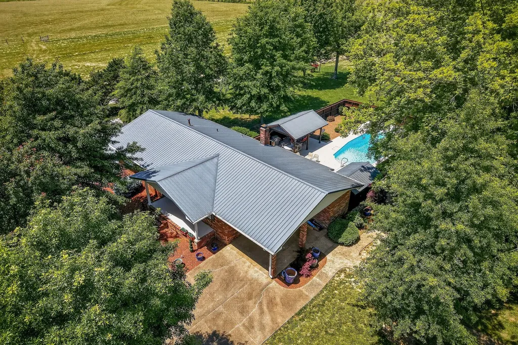 1956 Shady Grove Road Morrison TN 37357