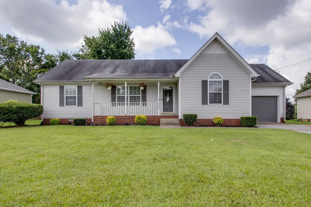 2423 Sawmill Street Murfreesboro TN 37128