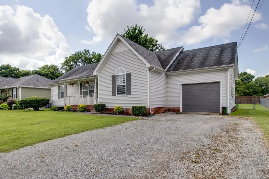 2423 Sawmill Street Murfreesboro TN 37128