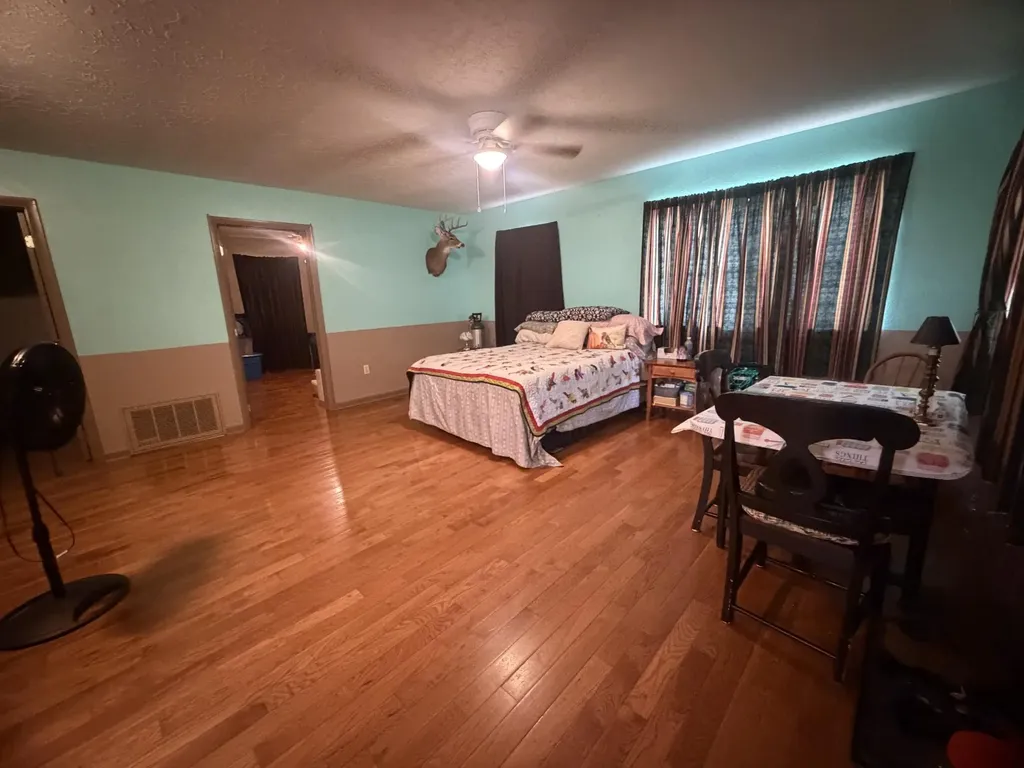8732 Old State Highway 28 Pikeville TN 37367