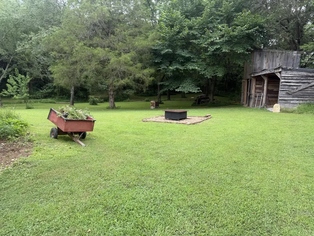 8732 Old State Highway 28 Pikeville TN 37367