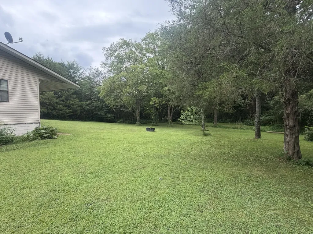 8732 Old State Highway 28 Pikeville TN 37367