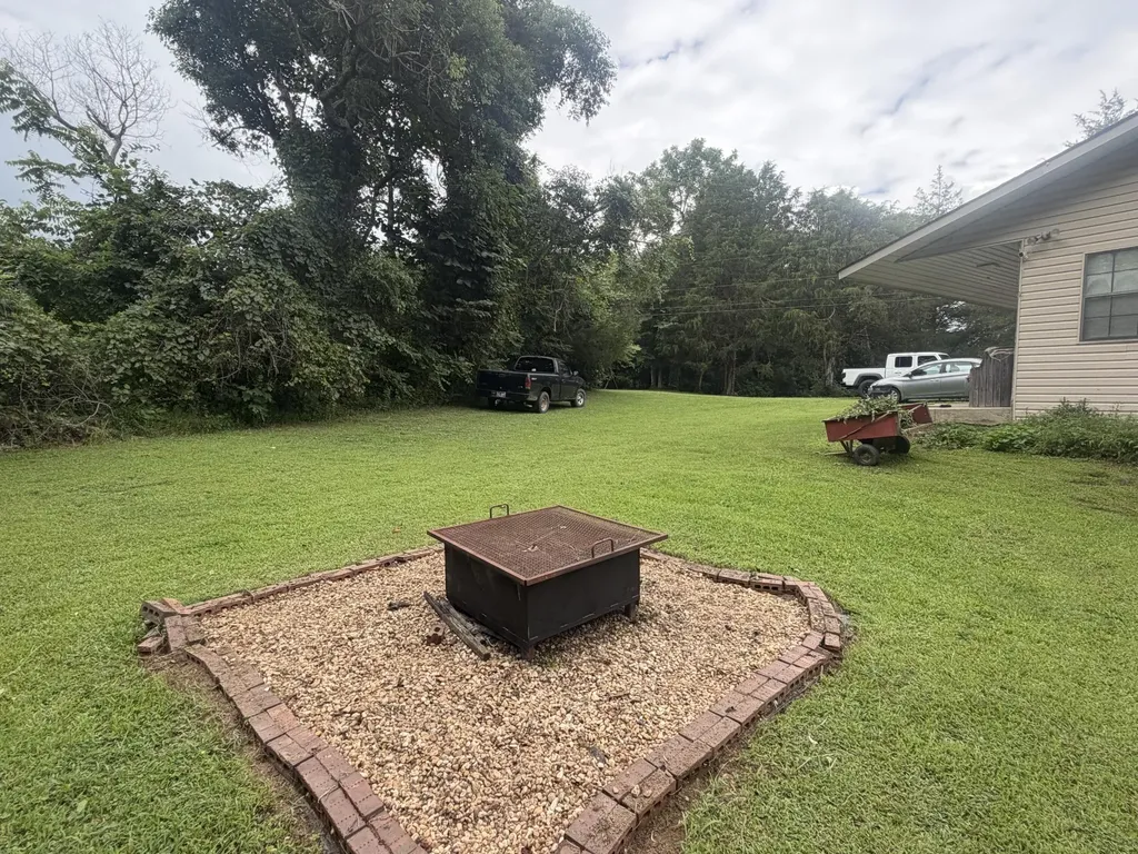 8732 Old State Highway 28 Pikeville TN 37367