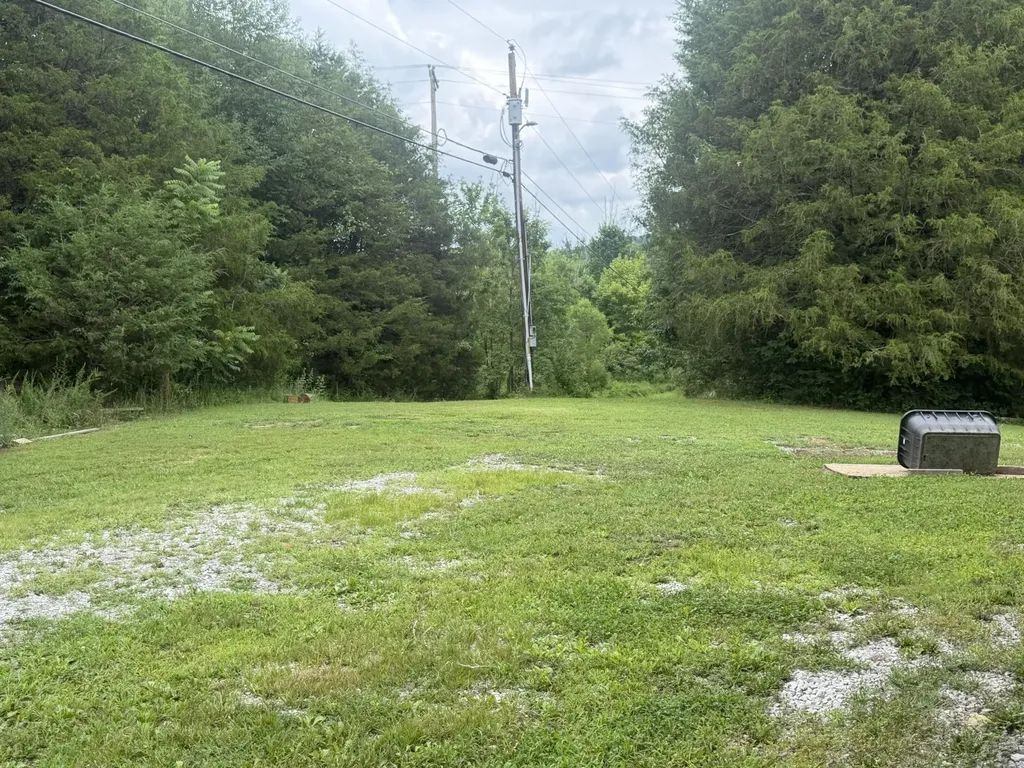 8732 Old State Highway 28 Pikeville TN 37367