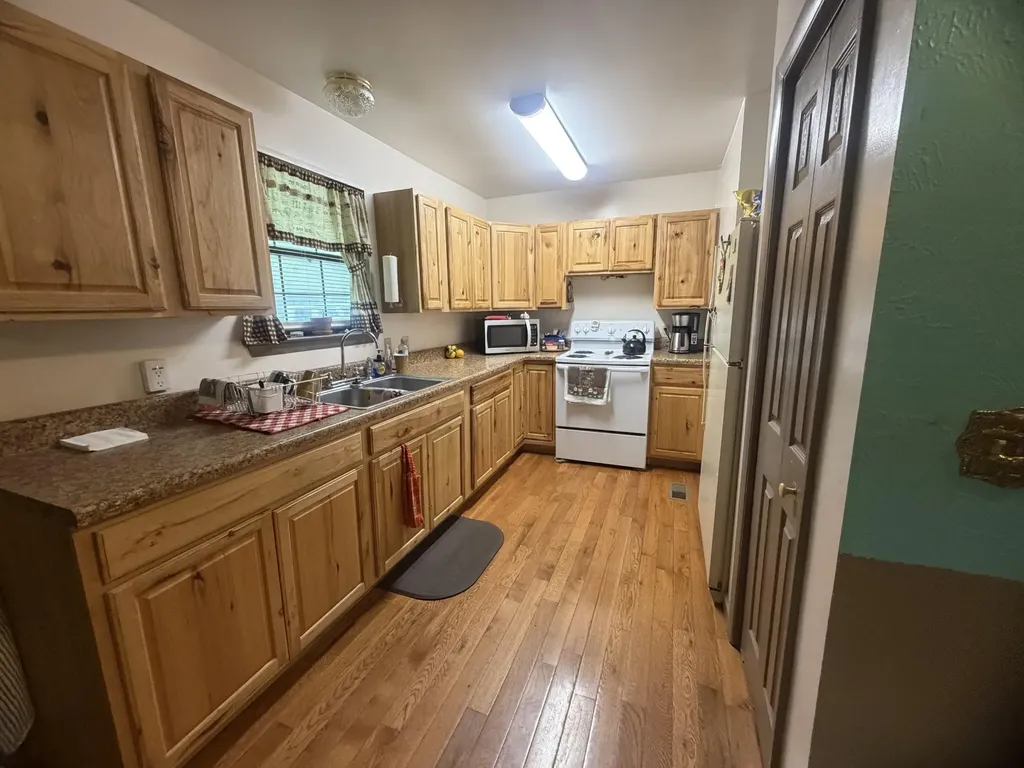8732 Old State Highway 28 Pikeville TN 37367