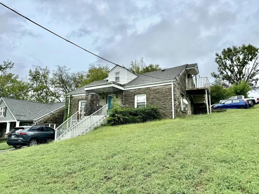 300 37th Ave, N Nashville TN 37209