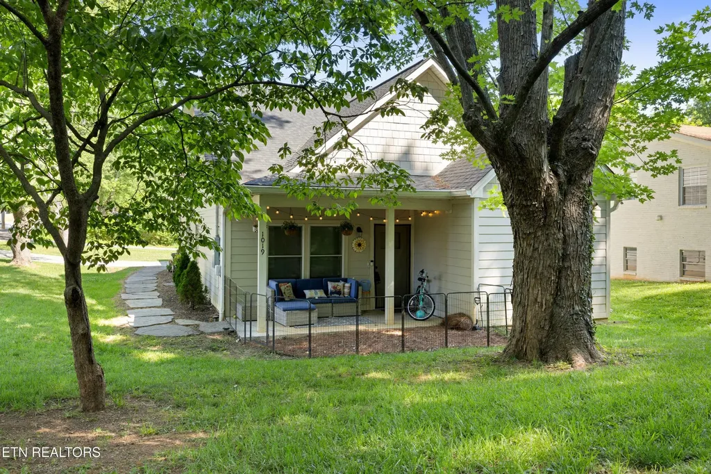 1019 Broyles Avenue Maryville TN 37801