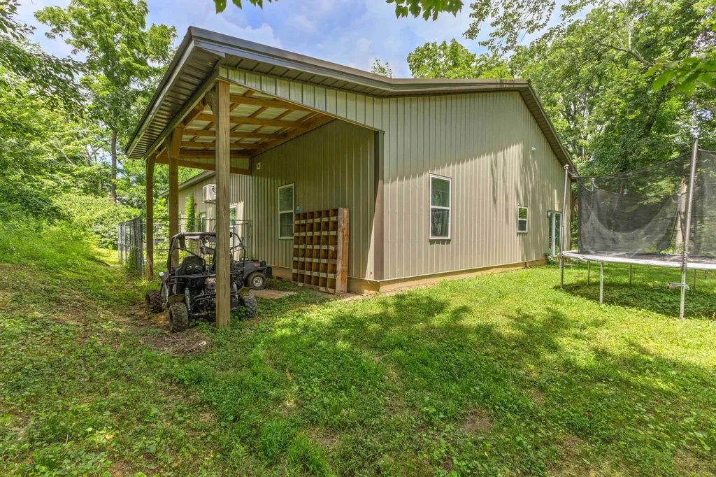 176 S Palmers Chapel Road White House TN 37188