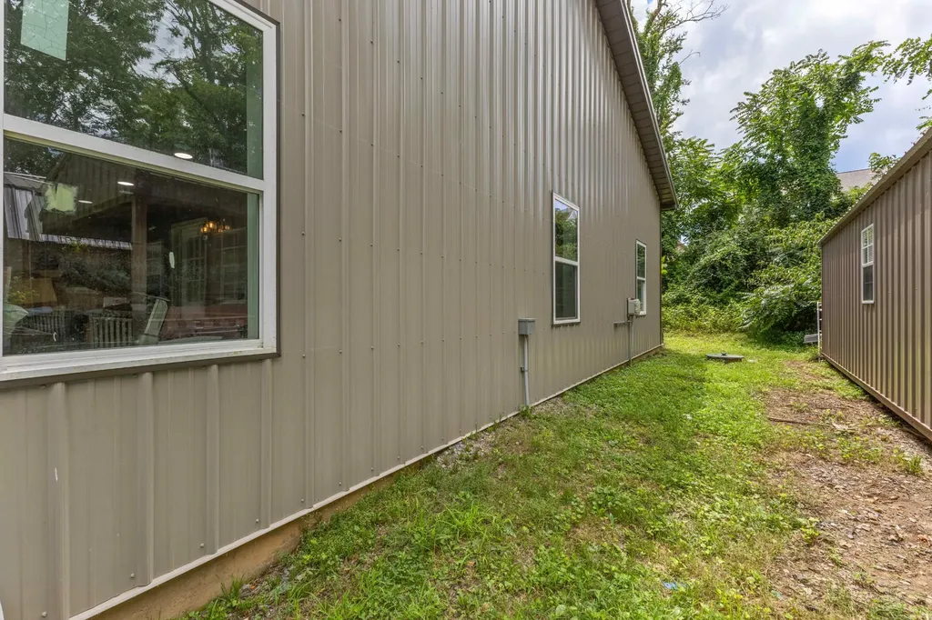 176 S Palmers Chapel Road White House TN 37188