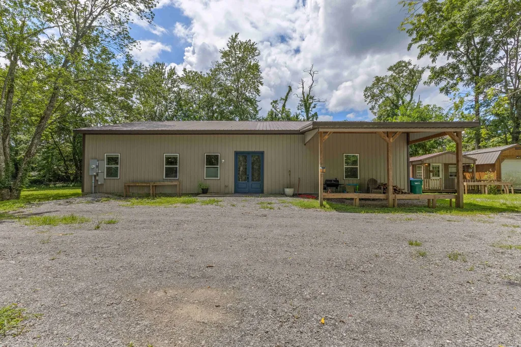 176 S Palmers Chapel Road White House TN 37188