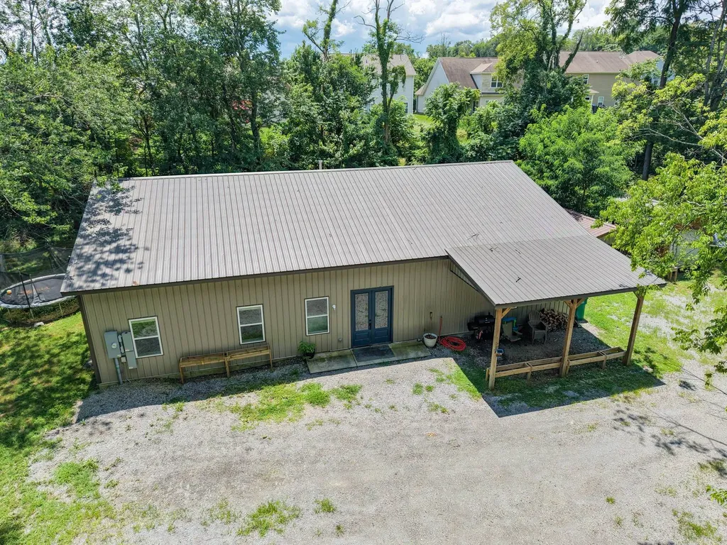 176 S Palmers Chapel Road White House TN 37188