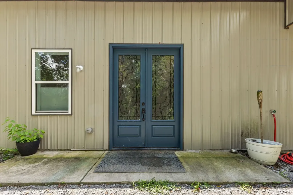 176 S Palmers Chapel Road White House TN 37188