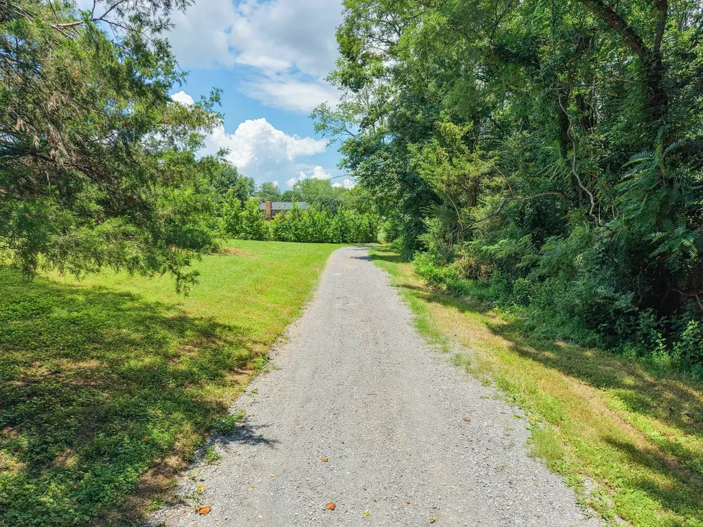 176 S Palmers Chapel Road White House TN 37188