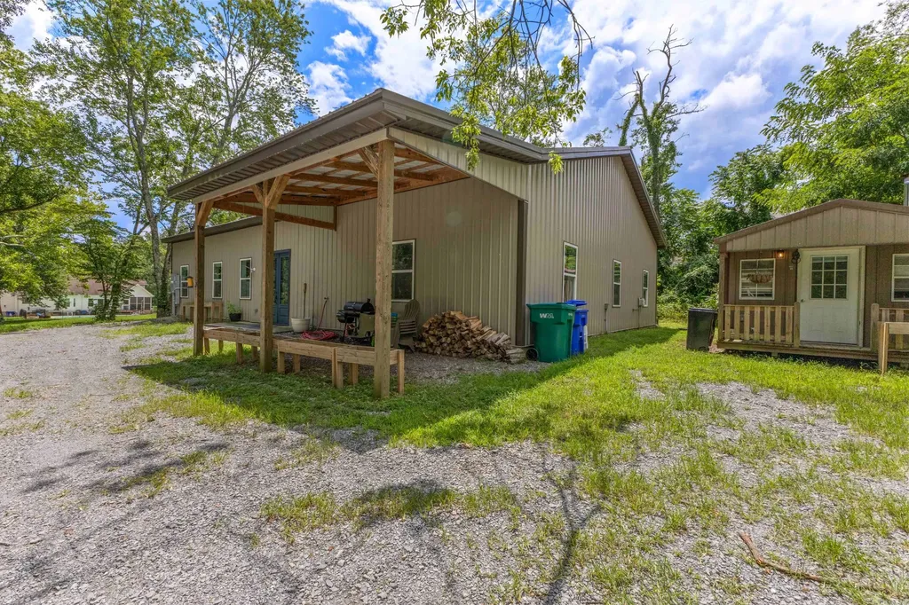 176 S Palmers Chapel Road White House TN 37188