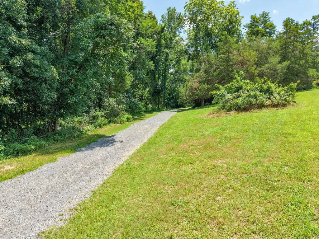 176 S Palmers Chapel Road White House TN 37188