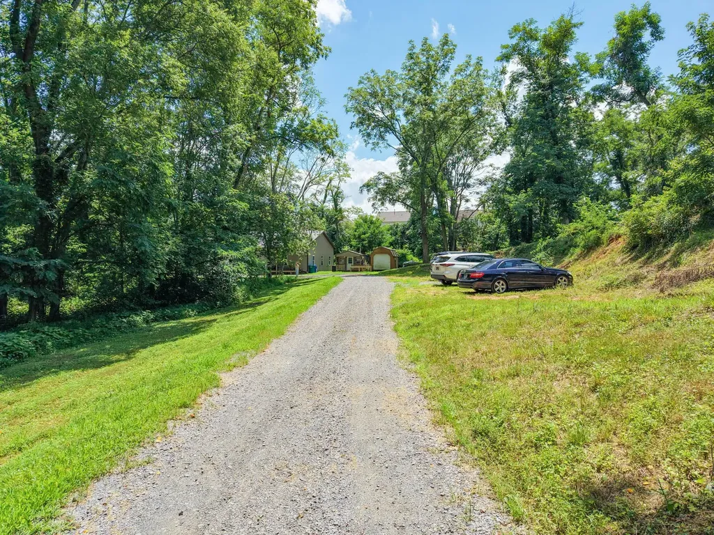 176 S Palmers Chapel Road White House TN 37188