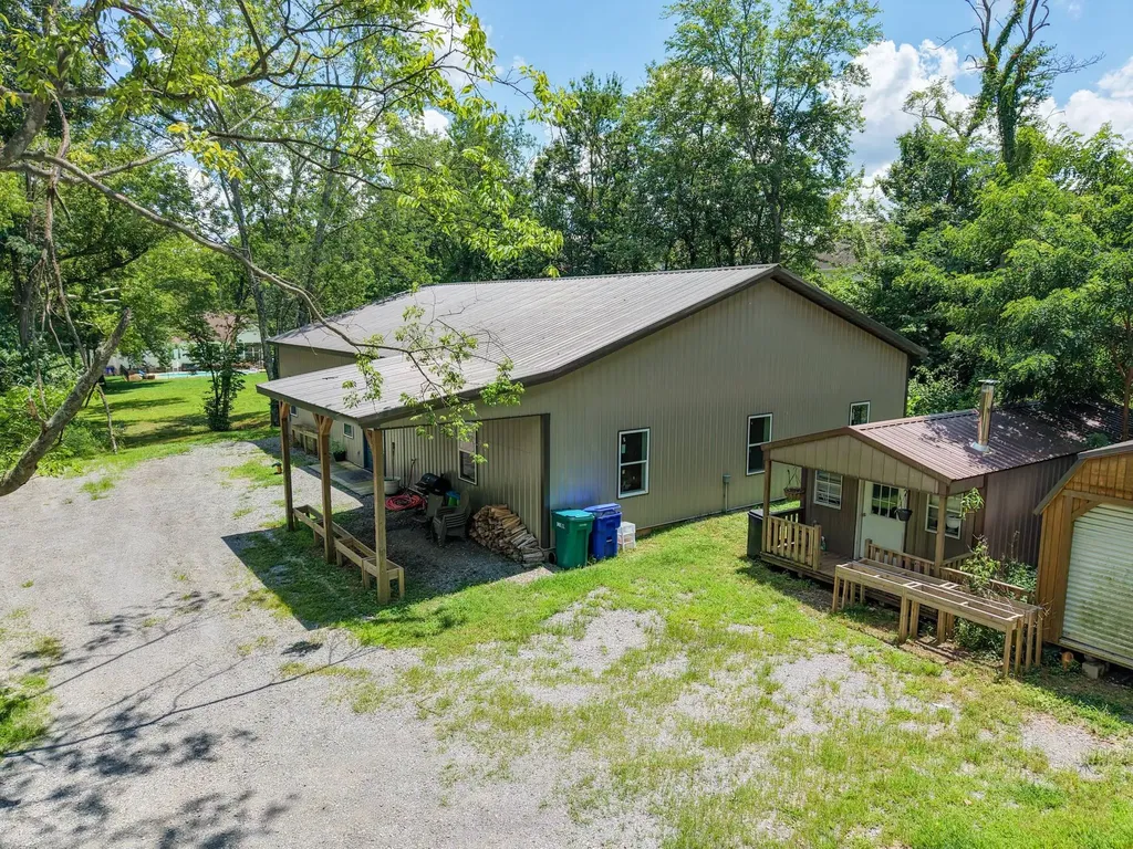 176 S Palmers Chapel Road White House TN 37188
