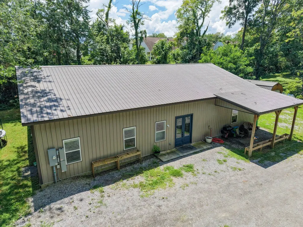 176 S Palmers Chapel Road White House TN 37188