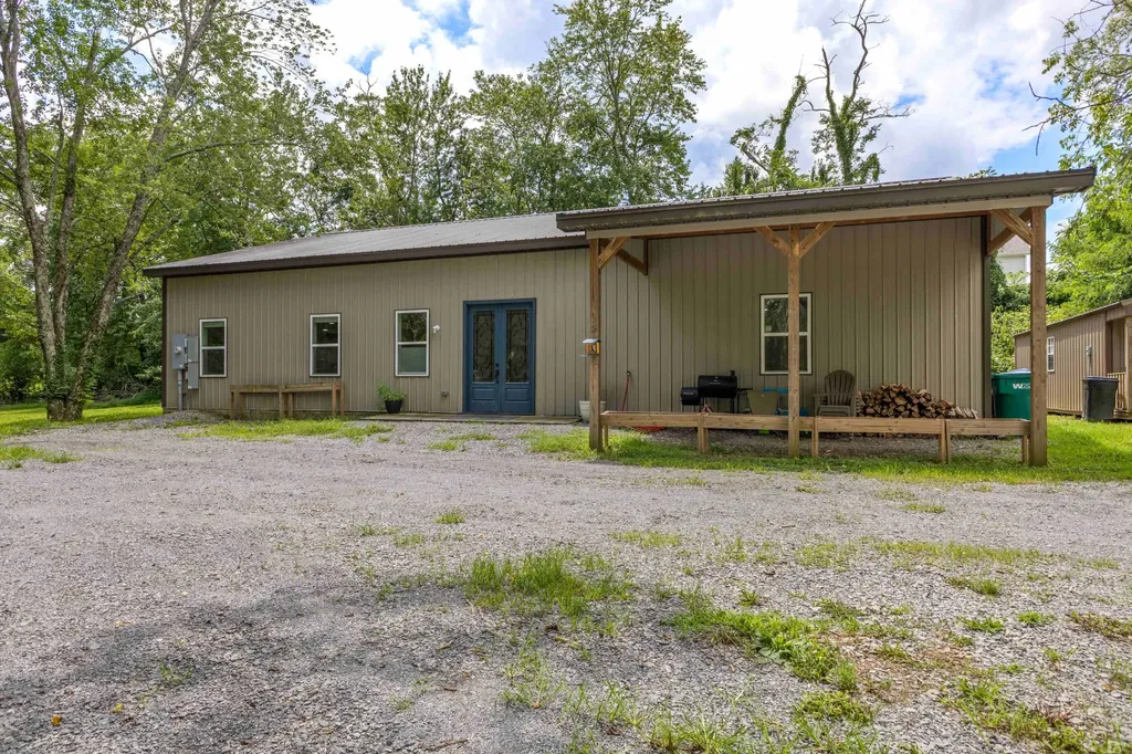 176 S Palmers Chapel Road White House TN 37188