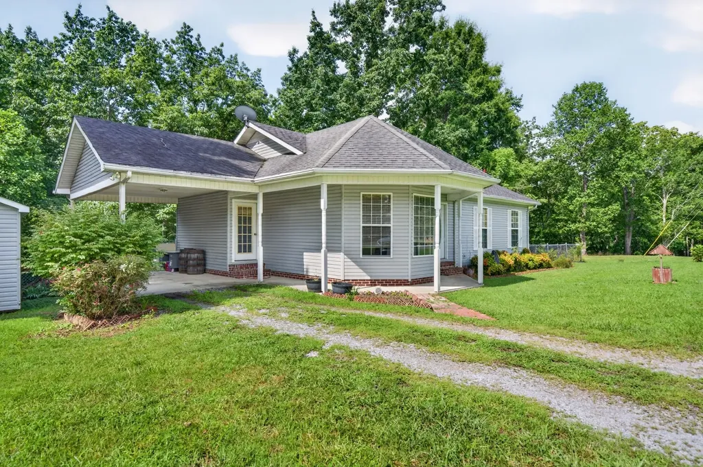 199 Moore Lane Dowelltown TN 37059