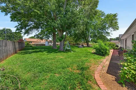 1117 Black Oak Lane Hopkinsville KY 42240
