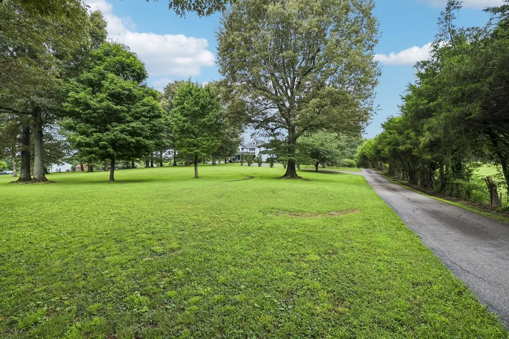 5455 Smithville Highway Mcminnville TN 37110