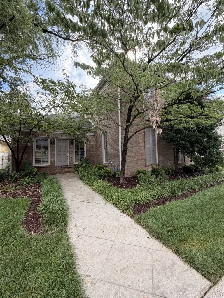 82 Concord Park, W Nashville TN 37205