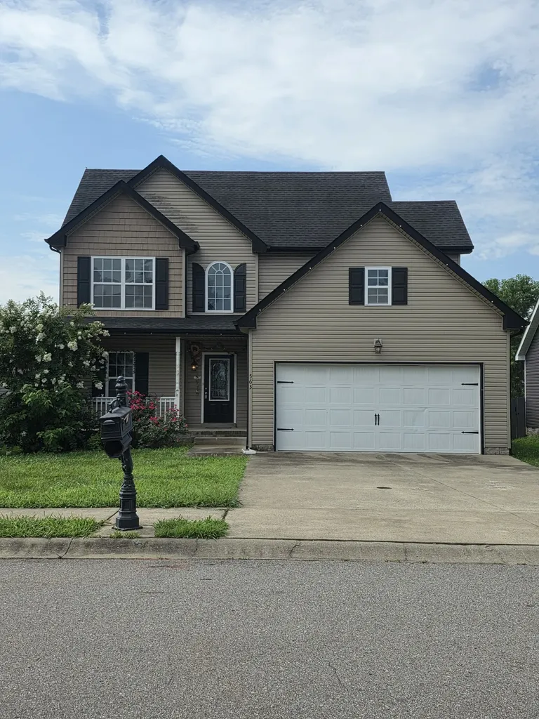 563 Falkland Circle Clarksville TN 37042