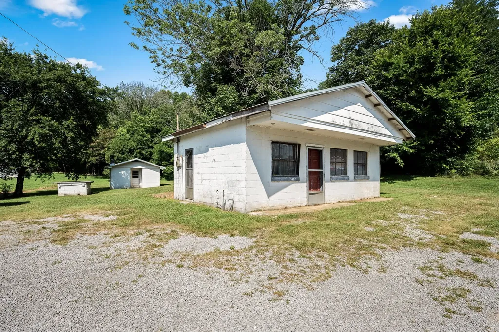 738 Old Mcminnville Highway Woodbury TN 37190
